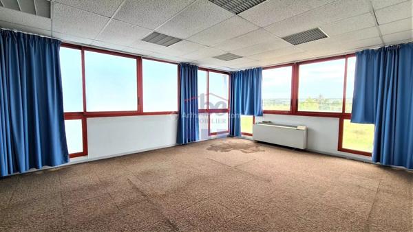 Location Bureau 31 pièces 1062 m2 à Albi