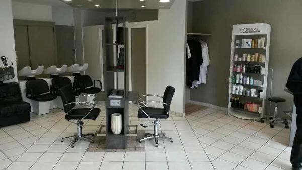 À Vendre – Salon de Coiffure Mixte à Écully (Charrière Blanche)