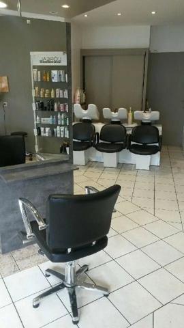 À Vendre – Salon de Coiffure Mixte à Écully (Charrière Blanche)