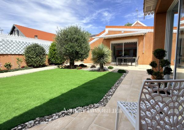 ÉLÉGANTE CHÂTELAILLONAISE DE PLAIN-PIED - PISCINE INTÉRIEURE - JARDIN SUD - DOUBLE GARAGE - QUARTIER DU CASINO