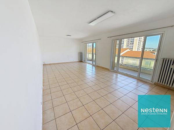 T4 dernier étage 90 m²  3 chambres  double balcon  grand garage  Bergson calme