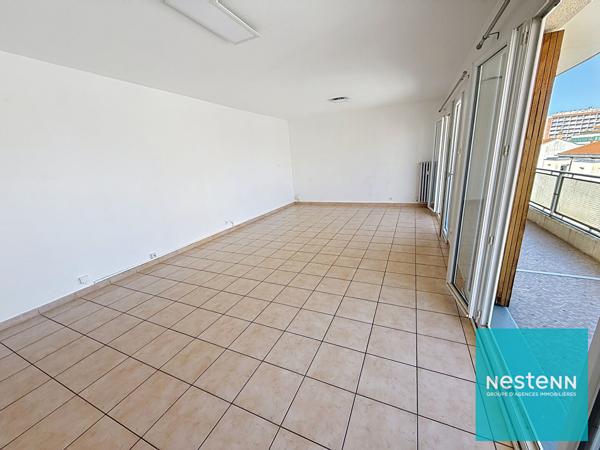 T4 dernier étage 90 m²  3 chambres  double balcon  grand garage  Bergson calme