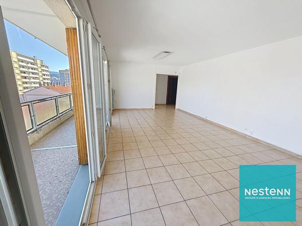 T4 dernier étage 90 m²  3 chambres  double balcon  grand garage  Bergson calme