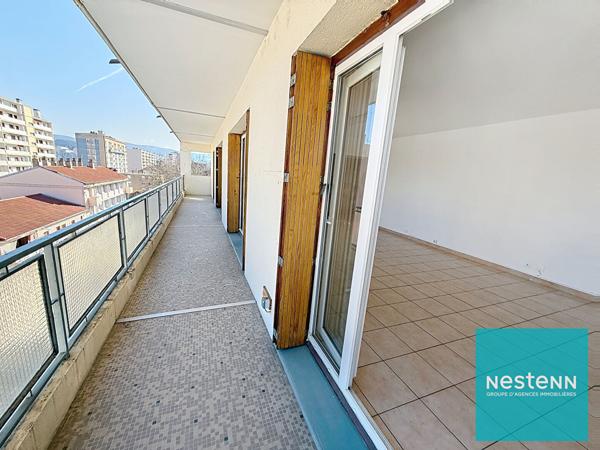 T4 dernier étage 90 m²  3 chambres  double balcon  grand garage  Bergson calme
