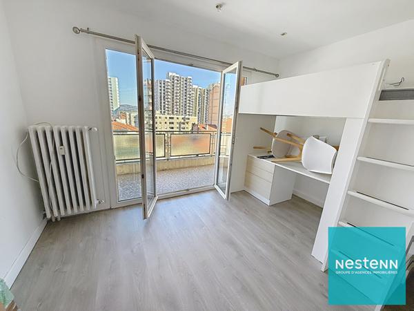 T4 dernier étage 90 m²  3 chambres  double balcon  grand garage  Bergson calme