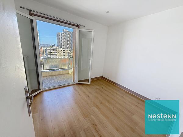 T4 dernier étage 90 m²  3 chambres  double balcon  grand garage  Bergson calme