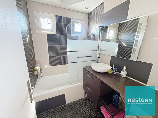 T4 dernier étage 90 m²  3 chambres  double balcon  grand garage  Bergson calme