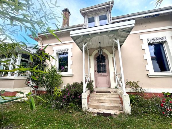 Arcachonnaise avec la vue bassin