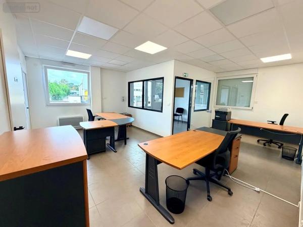 Location - Fonds et/ou murs commerciaux Bezannes 51430 817 m 2