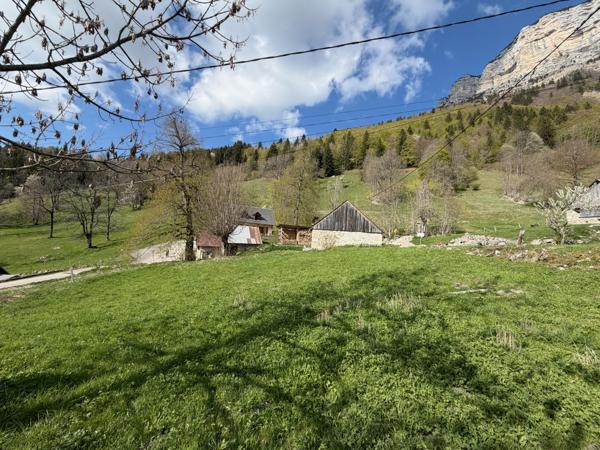 Entremont-le-Vieux (73670) Terrain à bâtir - lieu exceptionnel - au pied de l’Alpette (Massif de la Chartreuse - Savoie) - 30mn Chambéry