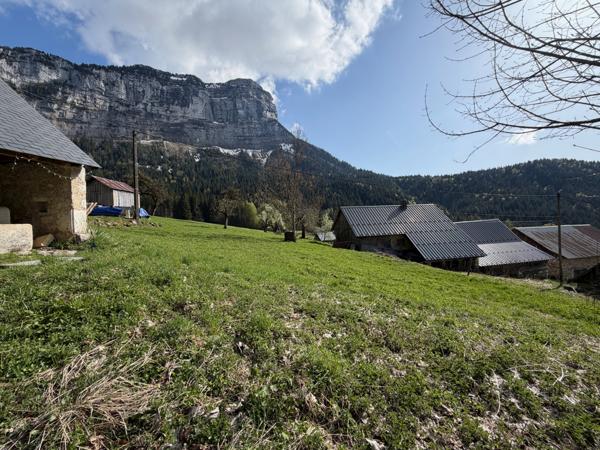 Entremont-le-Vieux (73670) Terrain à bâtir - lieu exceptionnel - au pied de l’Alpette (Massif de la Chartreuse - Savoie) - 30mn Chambéry