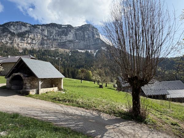 Entremont-le-Vieux (73670) Terrain à bâtir - lieu exceptionnel - au pied de l’Alpette (Massif de la Chartreuse - Savoie) - 30mn Chambéry