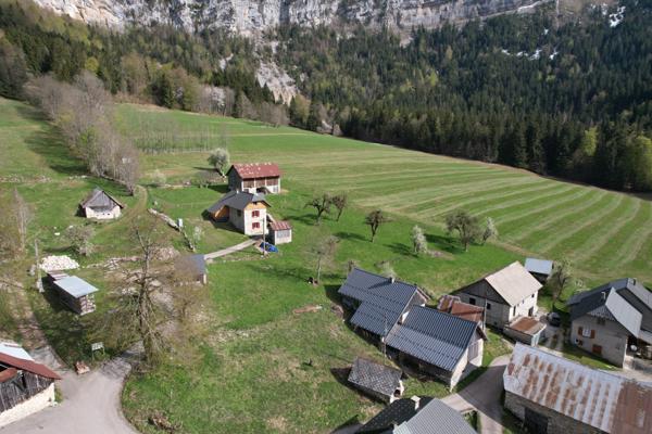 Entremont-le-Vieux (73670) Terrain à bâtir - lieu exceptionnel - au pied de l’Alpette (Massif de la Chartreuse - Savoie) - 30mn Chambéry
