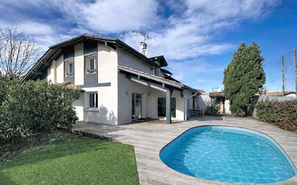 Maison à vendre    6 pièces • 155 m2 Anglet