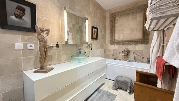 Vichy (03200) Vente en Nue-Propriété par Monsieur 88 ans et Monsieur 77 ans - Maison rénovée, Vichy Opéra.