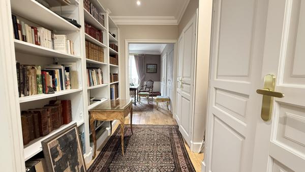 Vichy (03200) Vente en Nue-Propriété par Monsieur 88 ans et Monsieur 77 ans - Maison rénovée, Vichy Opéra.