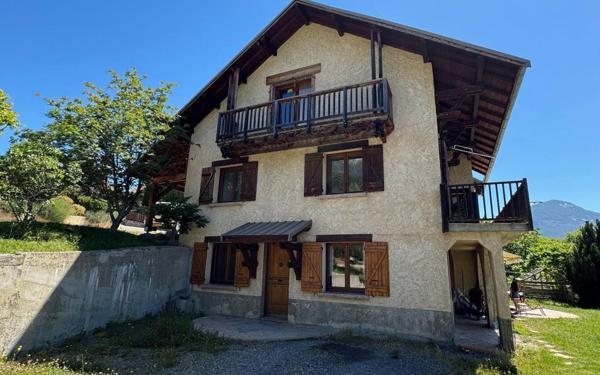 Maison à vendre    6 pièces • 171,95 m2 Embrun