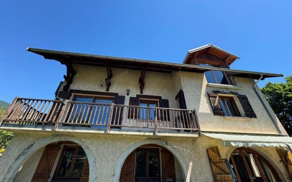 Maison à vendre    6 pièces • 171,95 m2 Embrun