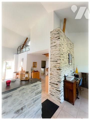 Maison ancienne rénovée À VENDRE sur AVRILLE 