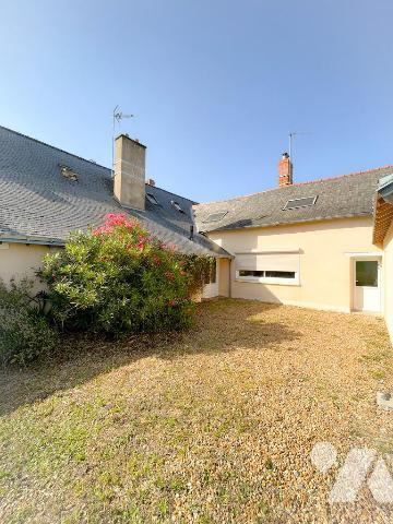 Maison ancienne rénovée À VENDRE sur AVRILLE 