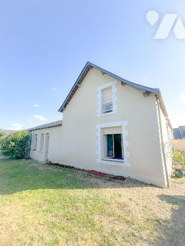 Maison ancienne rénovée À VENDRE sur AVRILLE 