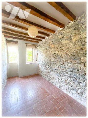 Maison ancienne rénovée À VENDRE sur AVRILLE 