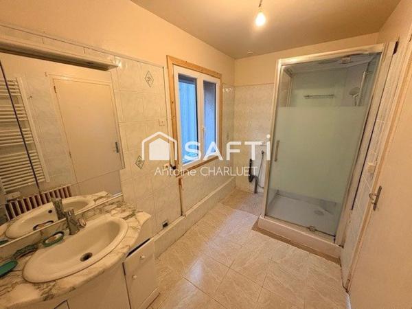 Maison 68m² - 4 hectares de terrain - hangar et nombreuses dépendances