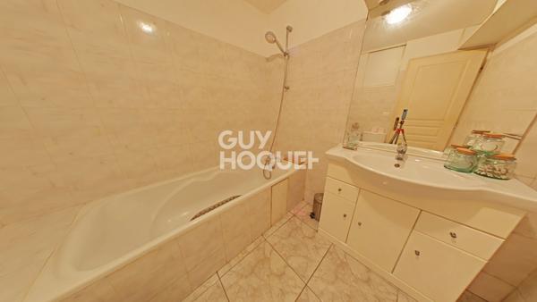 À Vendre : Charmante Maison de Ville avec Studio