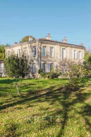 Maison de Maître à proximité de Bordeaux donnant sur la Garonne