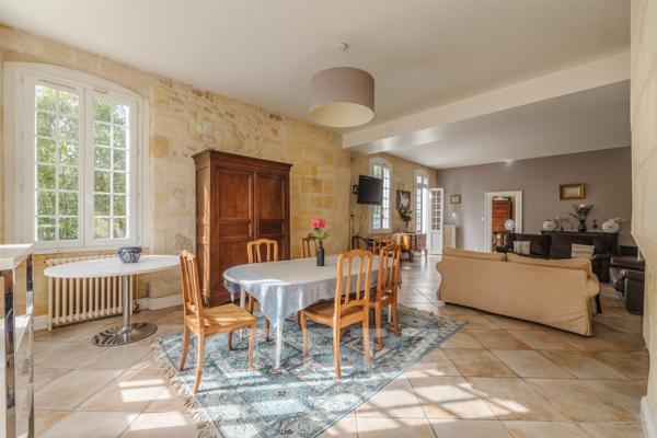 Maison de Maître à proximité de Bordeaux donnant sur la Garonne