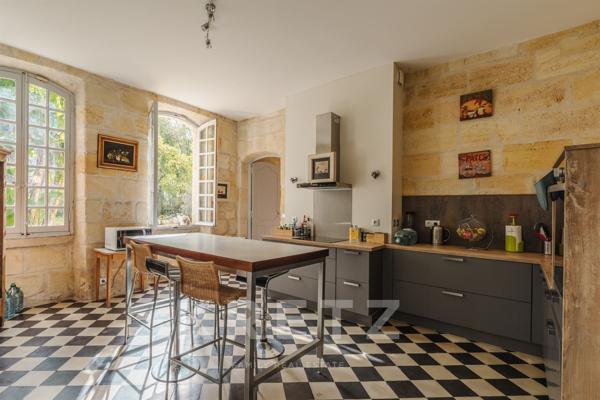 Maison de Maître à proximité de Bordeaux donnant sur la Garonne