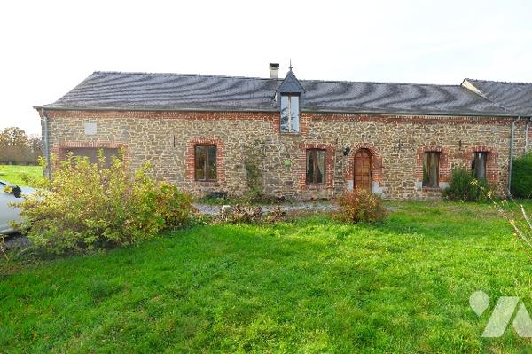 Exclusivité,
Beaucoup de charme pour cette longère en pierre, au cœur d’un environnement recherché.