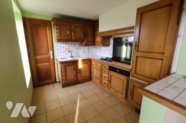 Exclusivité,
Beaucoup de charme pour cette longère en pierre, au cœur d’un environnement recherché.