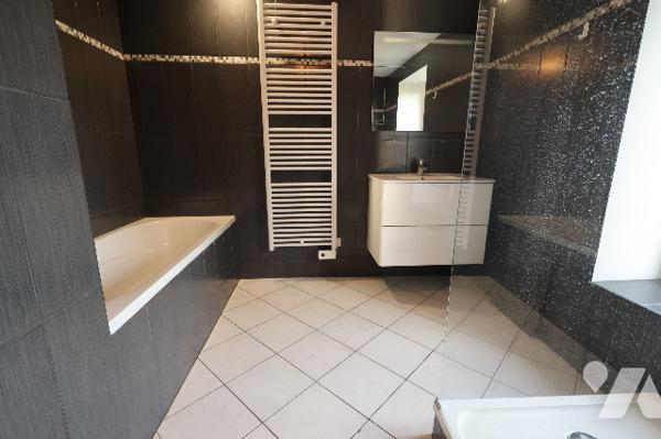 Exclusivité,
Beaucoup de charme pour cette longère en pierre, au cœur d’un environnement recherché.