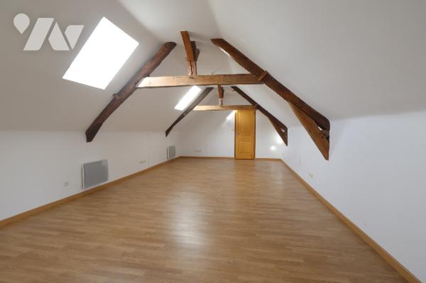 Exclusivité,
Beaucoup de charme pour cette longère en pierre, au cœur d’un environnement recherché.