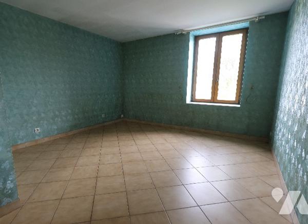 Exclusivité,
Beaucoup de charme pour cette longère en pierre, au cœur d’un environnement recherché.