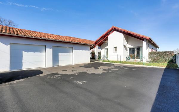 Maison à vendre    4 pièces •  Villefranque