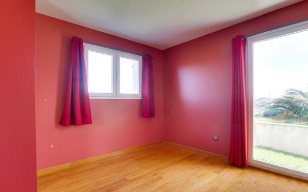 Maison à vendre    4 pièces •  Villefranque