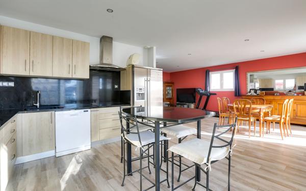 Maison à vendre    4 pièces •  Villefranque