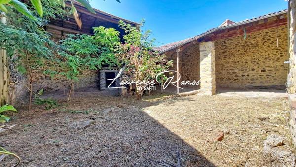 Maison en pierre de caractère avec beau potentiel