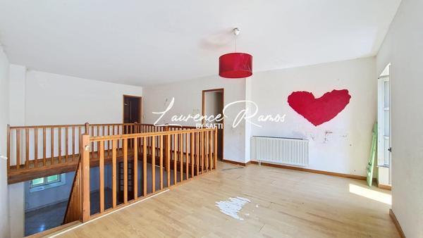Maison en pierre de caractère avec beau potentiel