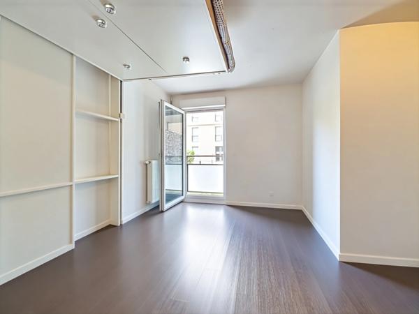 Cabinet / bureau - Thiais, à 1 min à pied du tram, place de stationnement - Idéal profession libérale