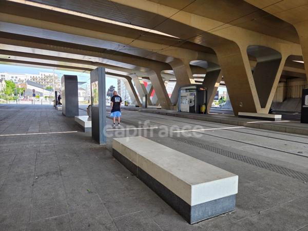 Cabinet / bureau - Thiais, à 1 min à pied du tram, place de stationnement - Idéal profession libérale