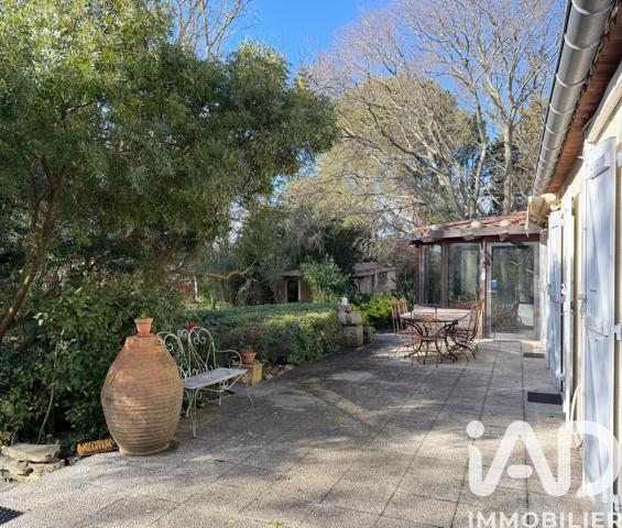 Maison à vendre 8 pièces 215 m² Nîmes-Saint-Césaire