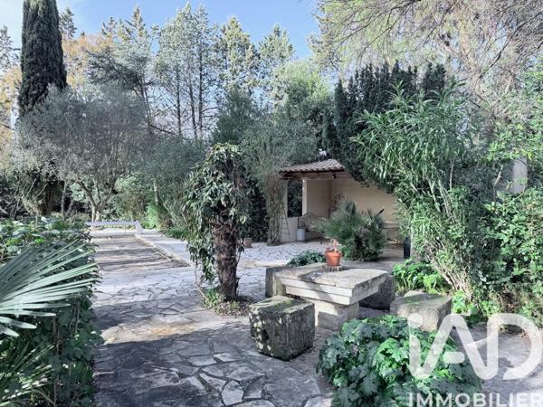 Maison à vendre 8 pièces 215 m² Nîmes-Saint-Césaire