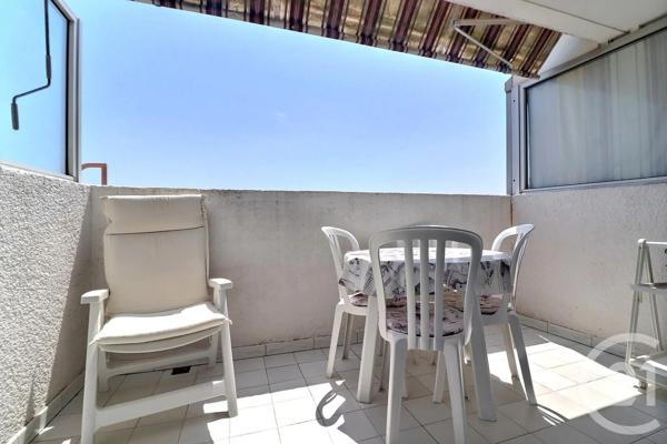 Appartement T2 à vendre  2 pièces - 27 m 2   FREJUS  - 83
