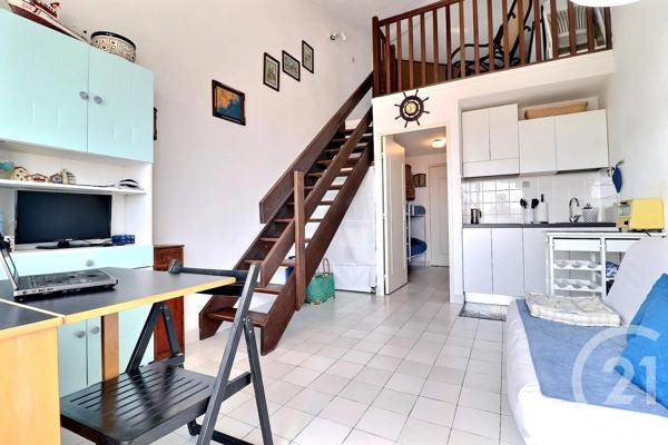 Appartement T2 à vendre  2 pièces - 27 m 2   FREJUS  - 83