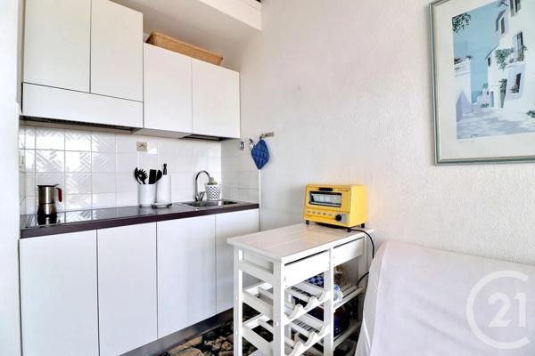 Appartement T2 à vendre  2 pièces - 27 m 2   FREJUS  - 83