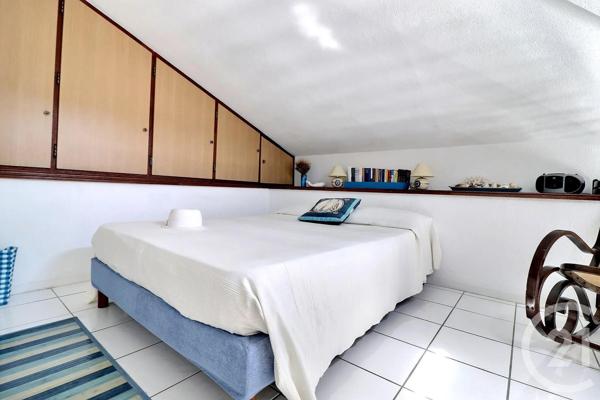 Appartement T2 à vendre  2 pièces - 27 m 2   FREJUS  - 83