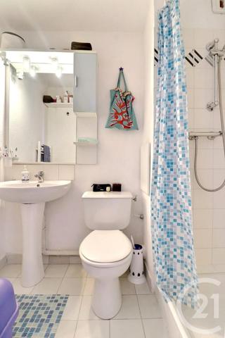 Appartement T2 à vendre  2 pièces - 27 m 2   FREJUS  - 83
